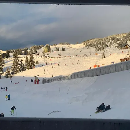 Avec Vue Exceptionnelle A Roche Beranger 1750 Au Pied Des Pistes Chamrousse